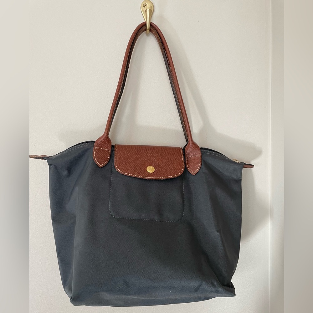 Longchamp La pliage bag. Medium. Grey. Great condition.